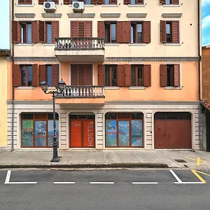 Tias Hostel Shkoder